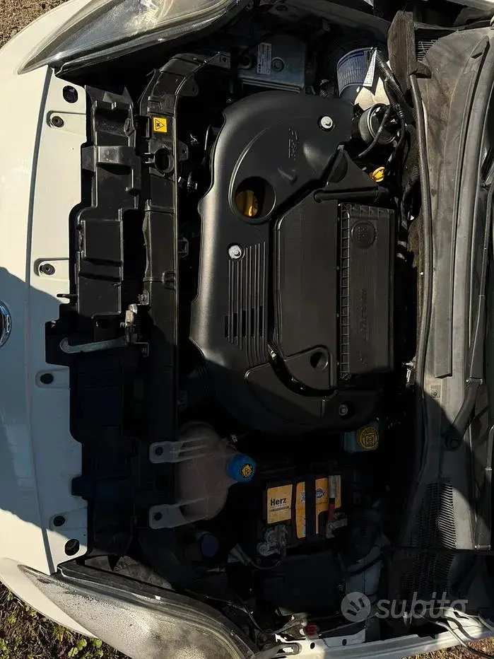 Usata Fiat Grande Punto 75 CV (55 kW) 2013 Bianco Utilitaria