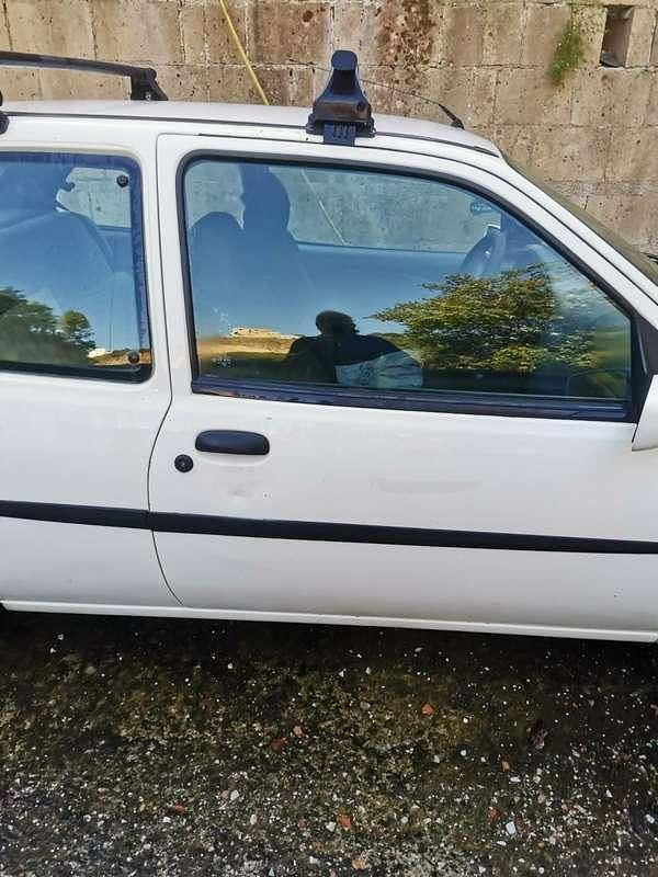 Usata Ford Fiesta 75 CV (55 kW) 1998 Bianco Utilitaria