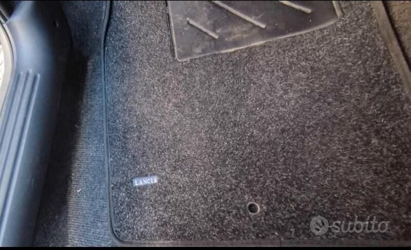 Usata Lancia Ypsilon 54 CV (39 kW) 2001 Grigio Utilitaria