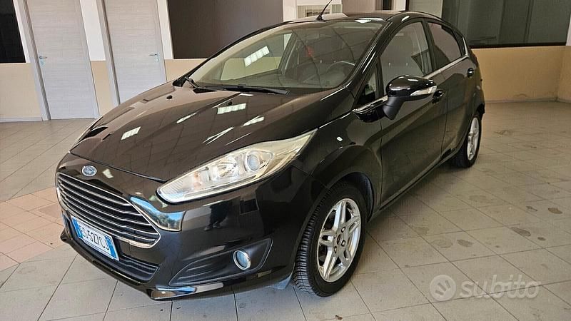 Usata Ford Fiesta Titanium 75 CV (55 kW) 2013 Nero Utilitaria