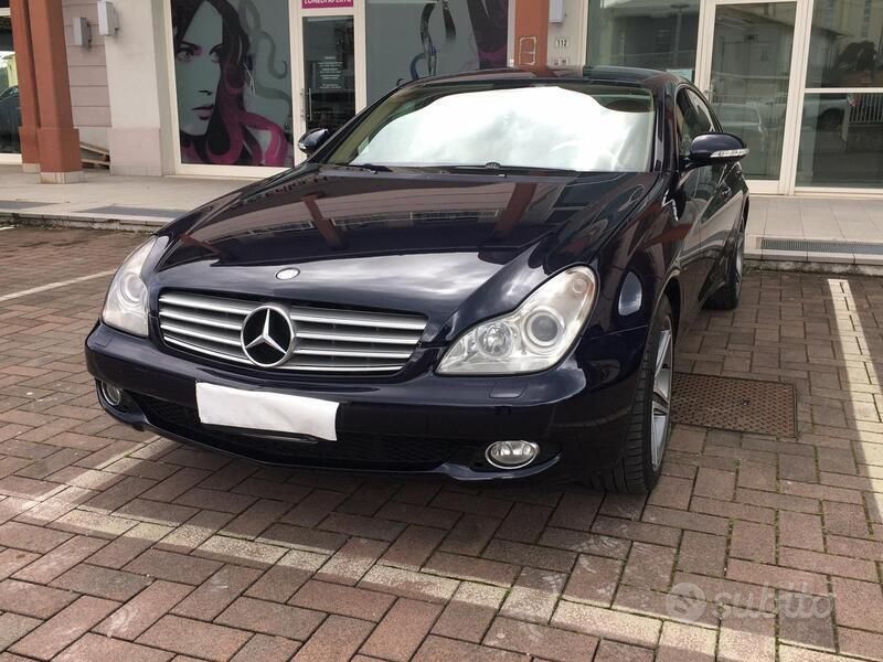 Usata Mercedes CLS320 Chrome 224 CV (164 kW) 2007 Blu Berlina