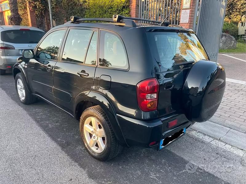 Usata Toyota RAV4 116 CV (85 kW) 2005 Nero SUV
