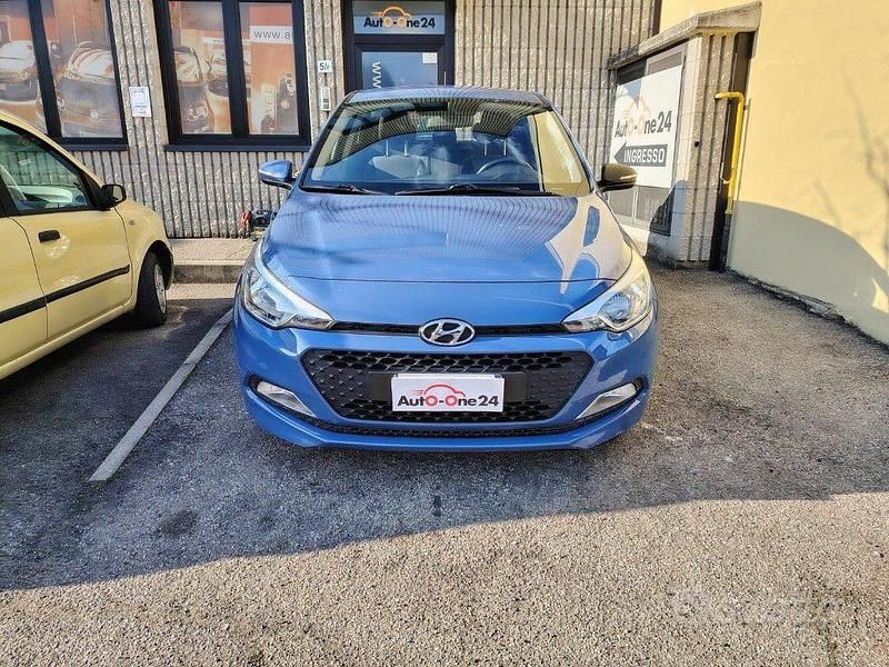 Usata Hyundai i20 GO! 75 CV (55 kW) 2018 Azzurro pastello Berlina