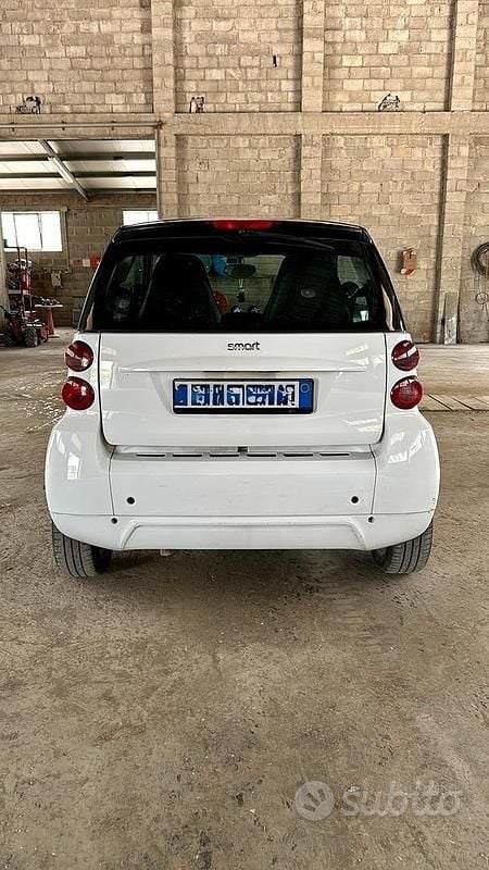 Usata Smart ForTwo Coupé 54 CV (39 kW) 2011 Bianco Coupé