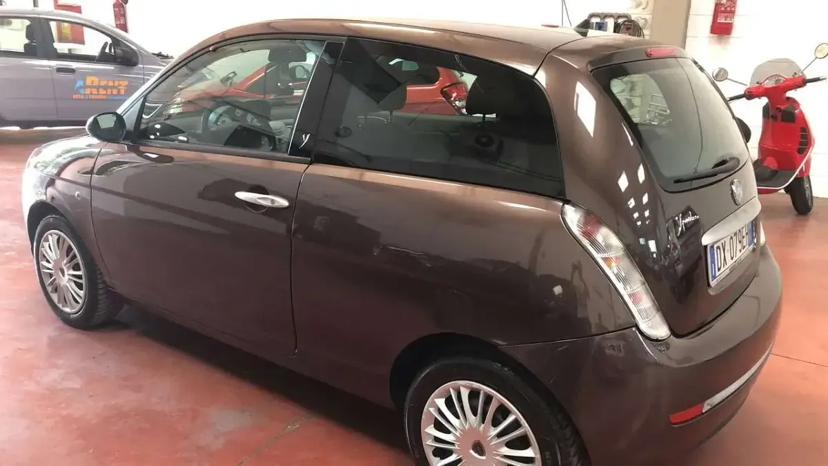 Usata Lancia Ypsilon 60 CV (44 kW) 2009 Marrone metallizzato Utilitaria