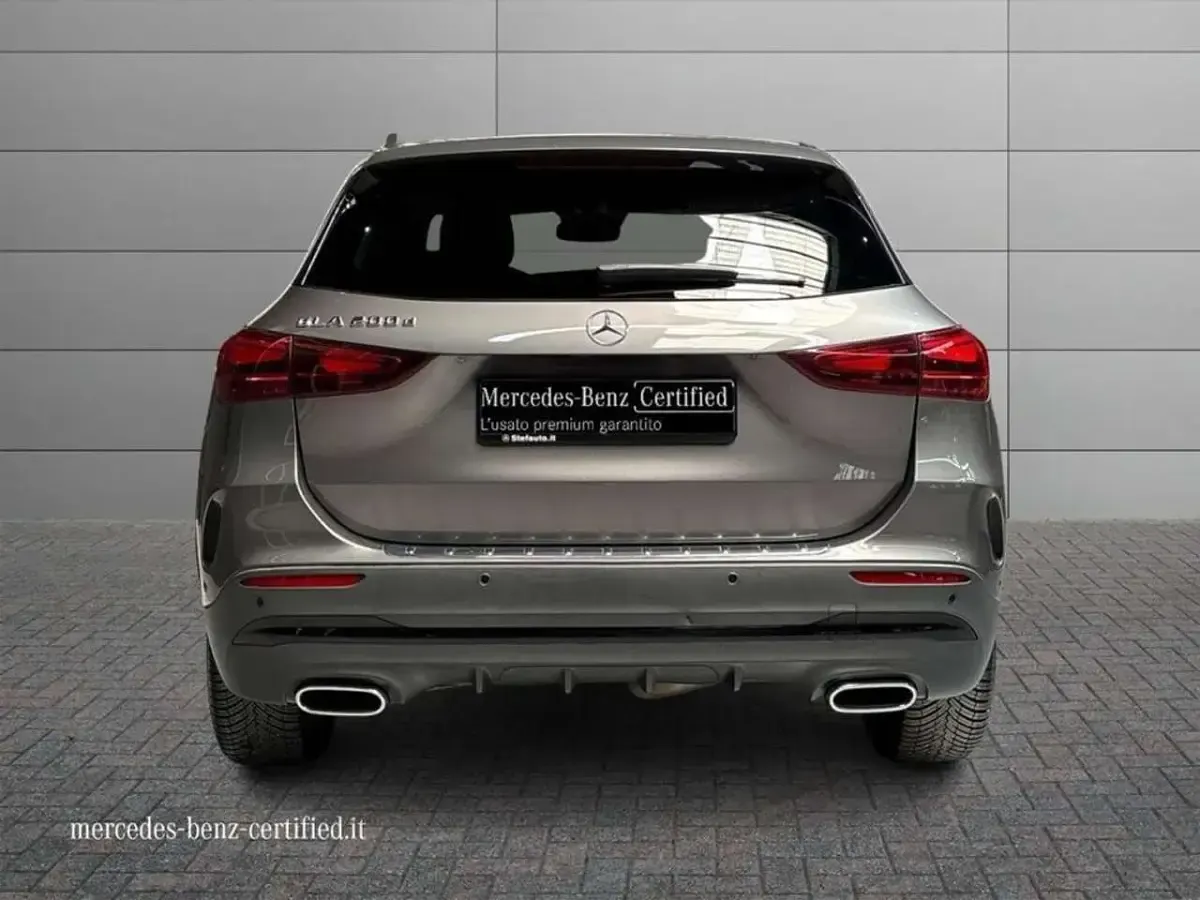 Usata Mercedes GLA200 Advanced Plus 150 CV (110 kW) 2024 Grigio montagna SUV