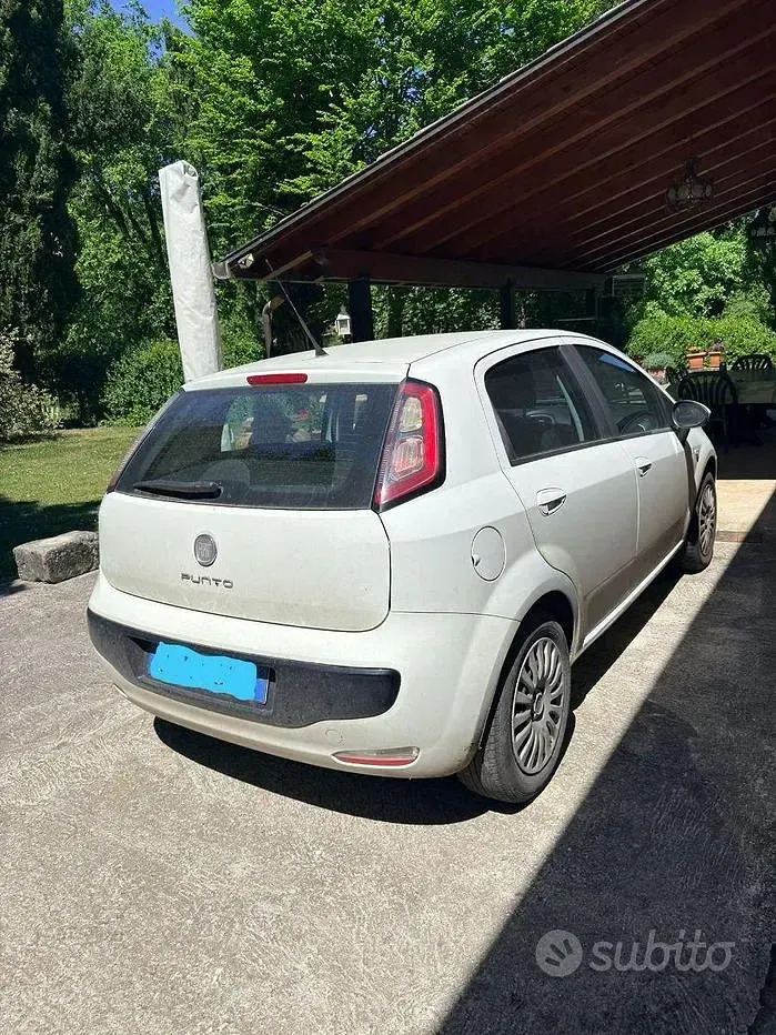 Usata Fiat Grande Punto 65 CV (47 kW) 2011 Bianco Utilitaria