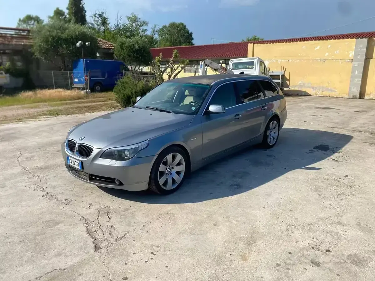 Usata BMW 530 231 CV (169 kW) 2005 Grigio Station wagon