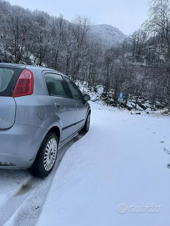 Usata Fiat Grande Punto 65 CV (47 kW) 2006 Grigio Utilitaria