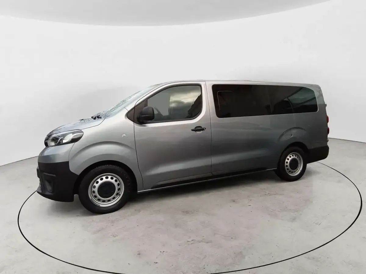 Usata Toyota Proace Lounge 120 CV (88 kW) 2021 Argento Monovolume
