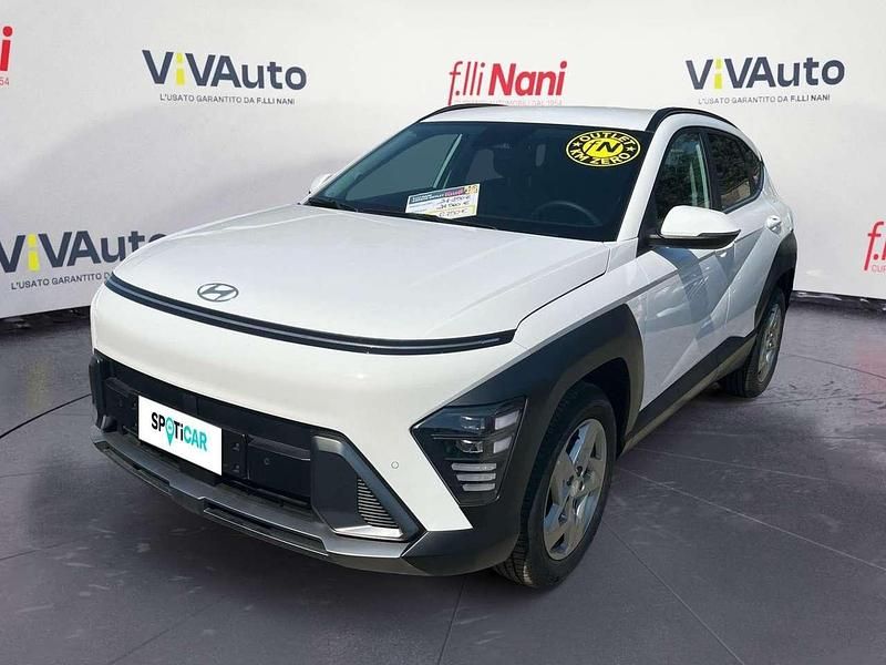 Bianco Nuova 2025 Hyundai Kona SUV | 23.700 € (Buon prezzo) - Immagine 1/4