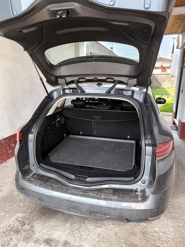 Usata Renault Mégane IV Business 116 CV (85 kW) 2022 Grigio Station wagon