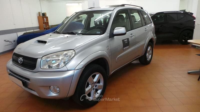 Usata Toyota RAV4 116 CV (85 kW) 2005 Argento SUV