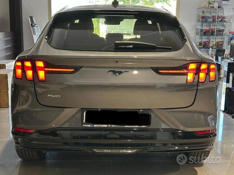 Grigio Usata 2021 Ford Mustang Mach-E Premium SUV | 30.000 € (Buon prezzo) - Immagine 1/4
