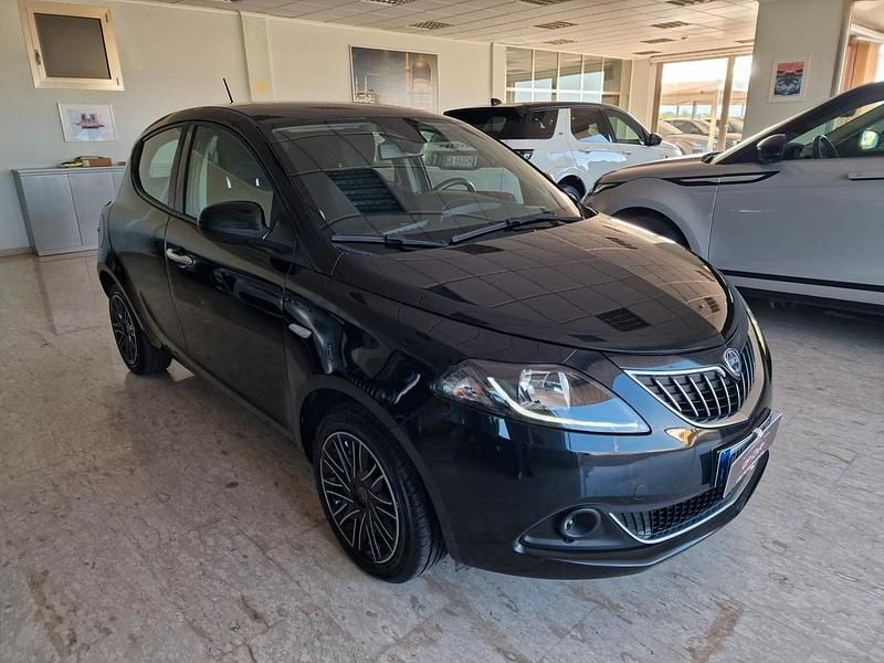 Usata Lancia Ypsilon Gold 69 CV (50 kW) 2023 Nero Utilitaria