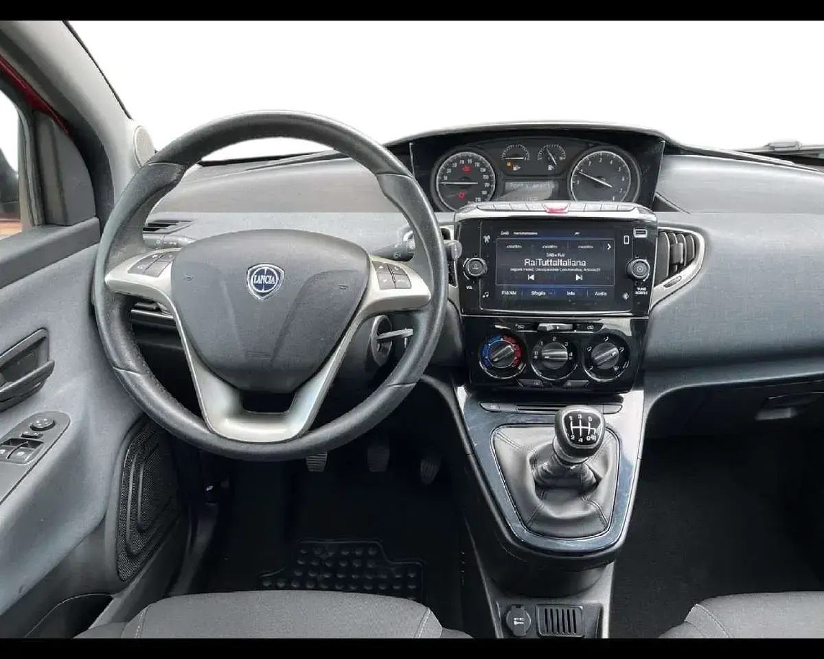 Usata Lancia Ypsilon Silver 71 CV (52 kW) 2022 Rosso Utilitaria