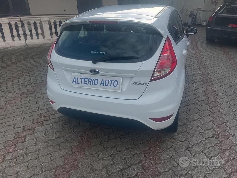 Usata Ford Fiesta 75 CV (55 kW) 2016 Bianco Berlina
