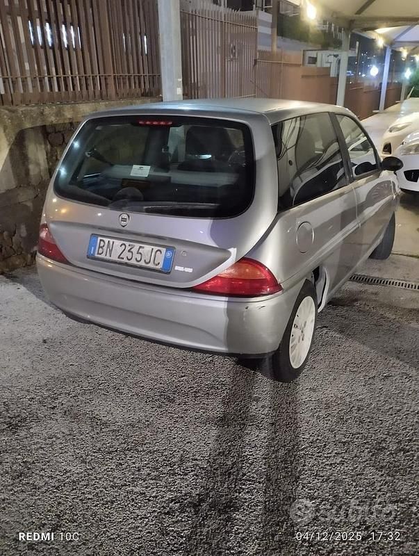Usata Lancia Ypsilon 60 CV (44 kW) 2000 Grigio Utilitaria