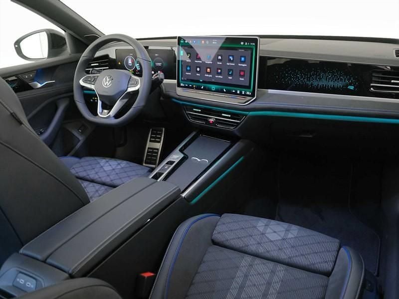 Usata VW Passat R-line 150 CV (110 kW) 2023 Grigio Station wagon