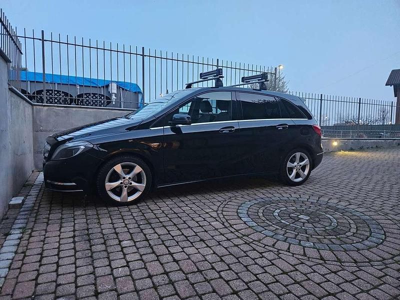 Begagnad Mercedes B200 Premium 136 HK (100 kW) 2012 Svart Minibuss
