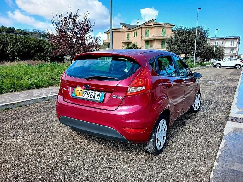 Usata Ford Fiesta 2012 Rosso Utilitaria
