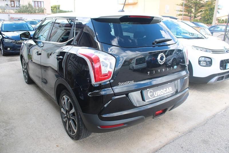 Usata Ssangyong (KGM) Tivoli 115 CV (84 kW) 2015 Nero SUV