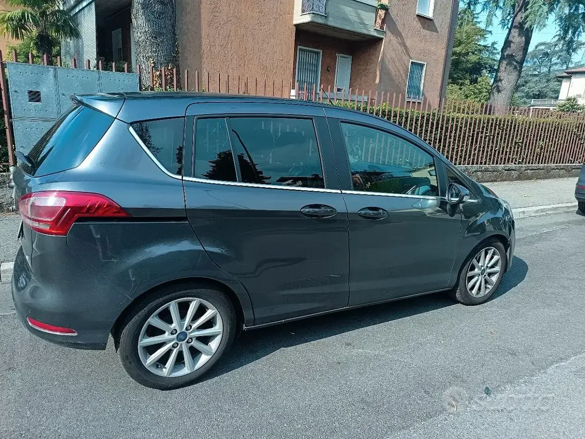 Usata Ford B-MAX 75 CV (55 kW) 2015 Grigio Monovolume