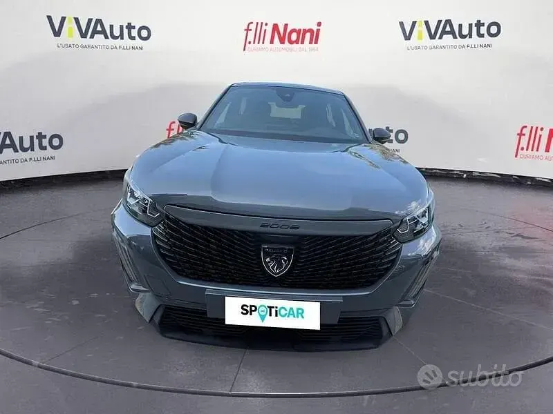 Käytetty Peugeot 2008 Active 102 HP (75 kW) 2023 Harmaa Katumaasturi