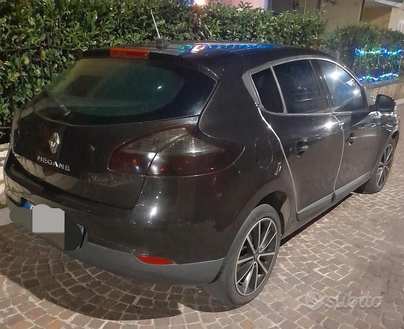 Usata Renault Mégane III 110 CV (80 kW) 2011 Nero Utilitaria