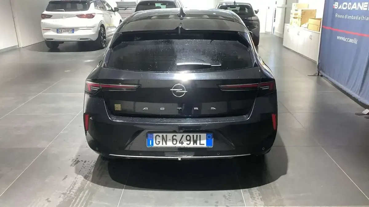 Usata Opel Astra Business Elegance 131 CV (96 kW) 2023 Nero Utilitaria
