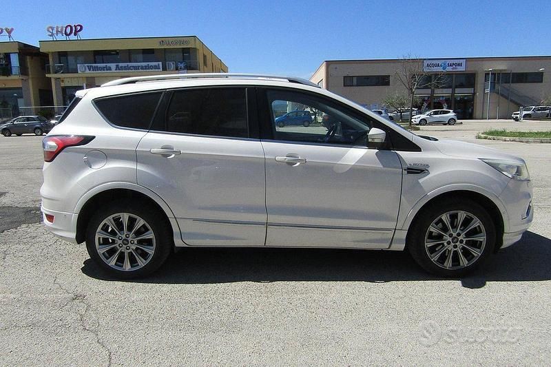 Usata Ford Kuga S 150 CV (110 kW) 2017 Bianco SUV