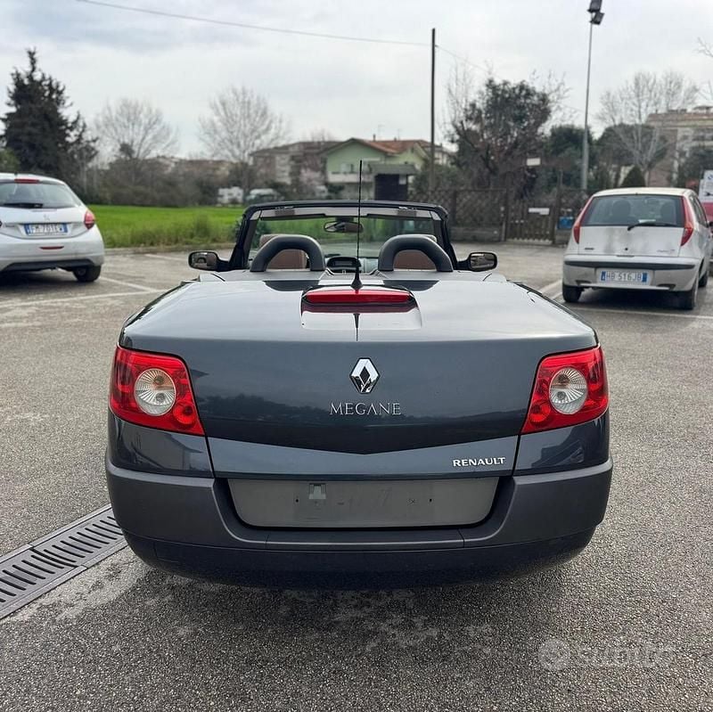 Usata Renault Mégane Cabriolet Luxe 106 CV (77 kW) 2006 Grigio Cabrio