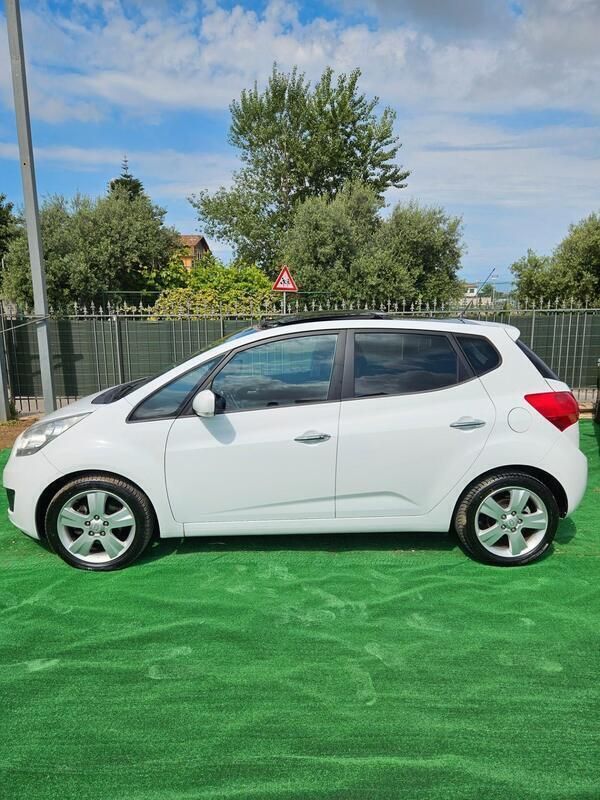Usata Kia Venga 115 CV (84 kW) 2010 Bianco Utilitaria
