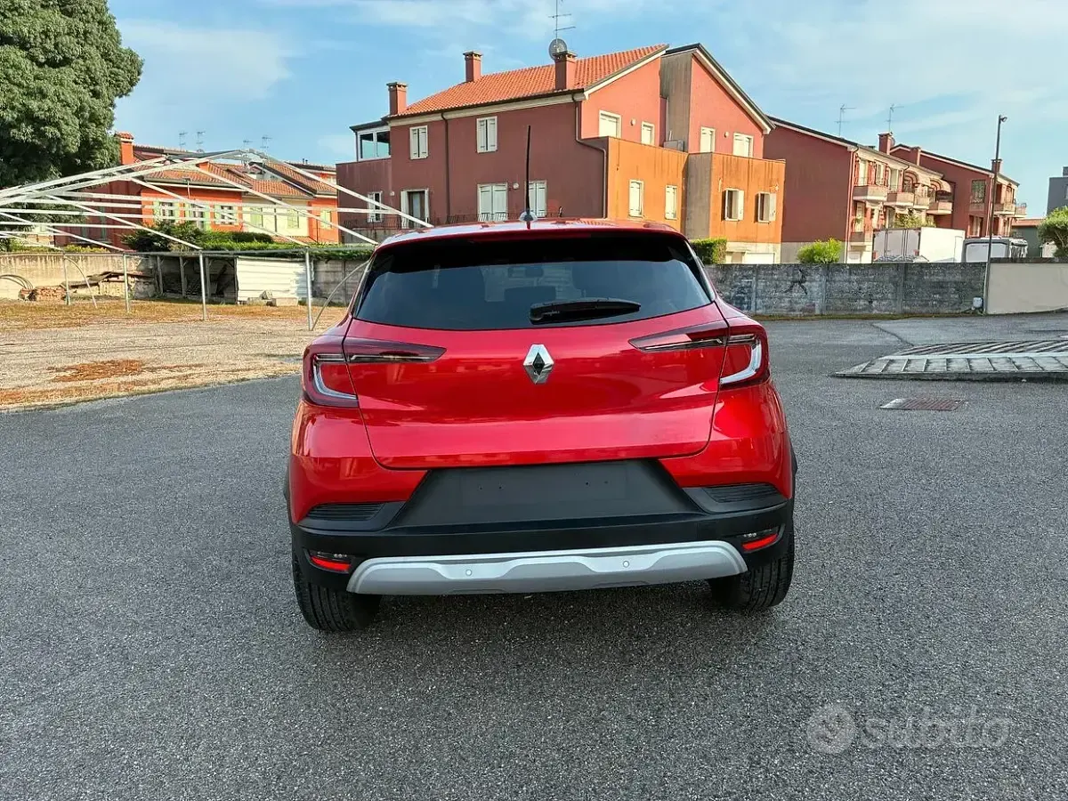 Usata Renault Captur Evolution 101 CV (74 kW) 2024 Rosso passion SUV