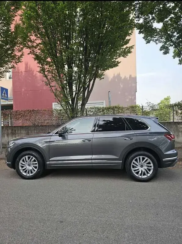 Usata VW Touareg Elegance 286 CV (210 kW) 2021 Grigio SUV