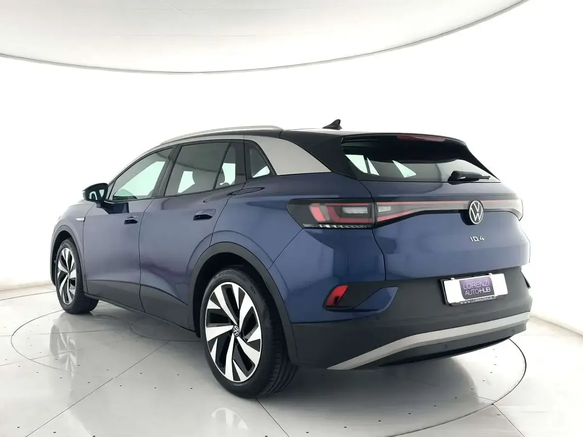 Usata VW ID.4 Pro Performance 69 kW (95 CV) 2022 Blu metallizzato e tetto nero SUV
