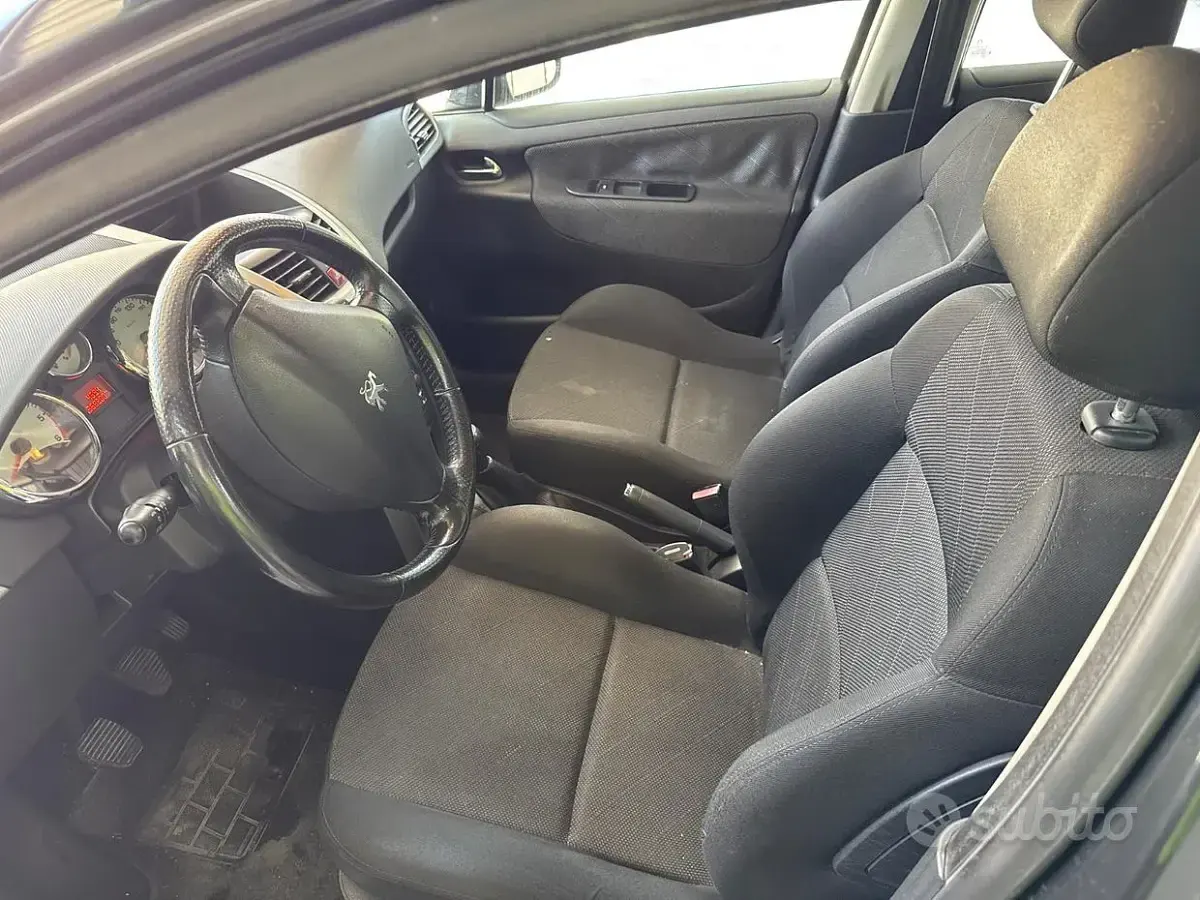 Usata Peugeot 207 109 CV (80 kW) 2008 Nero Berlina