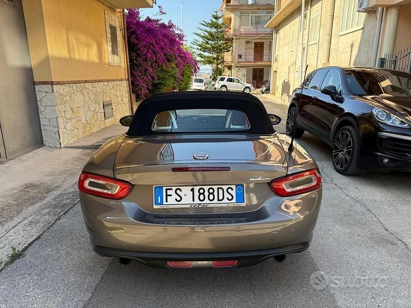 Usata Fiat 124 Spider 140 CV (102 kW) 2018 Grigio Cabrio