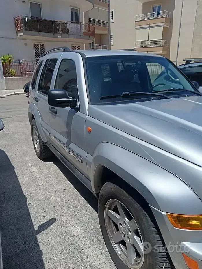 Usata Jeep Cherokee Limited 163 CV (119 kW) 2007 Grigio SUV