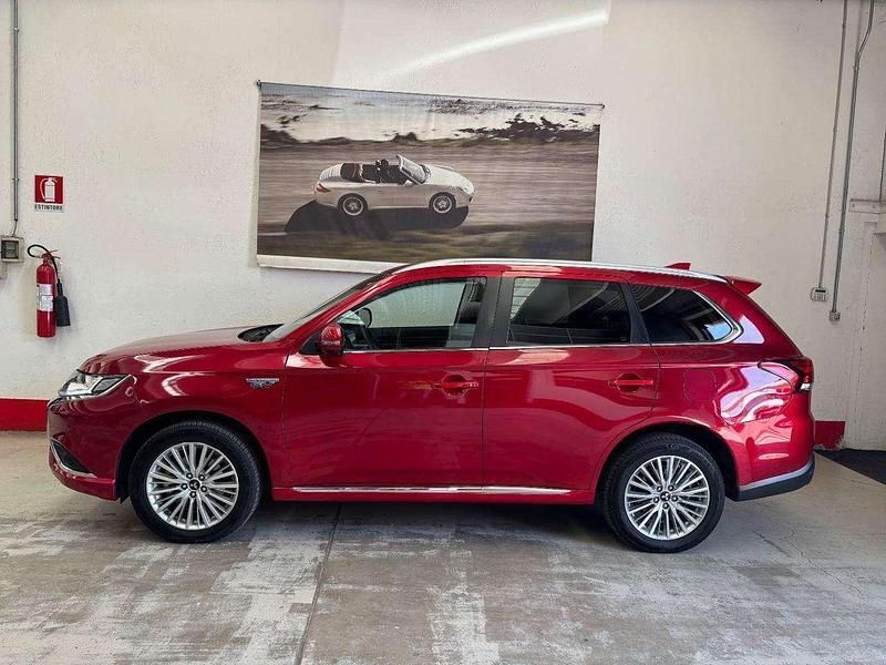 Rosso Usata 2020 Mitsubishi Outlander P-HEV Instyle SUV | 19.500 € (Ottimo prezzo) - Immagine 1/4