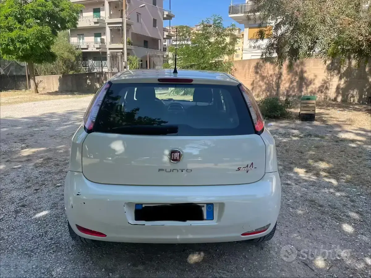 Occasion Fiat Punto Lounge 69 ch (50 kW) 2013 Blanc Citadine