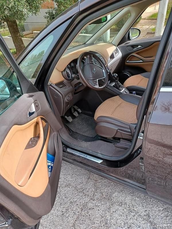 Usata Opel Zafira 2012 Marrone Monovolume