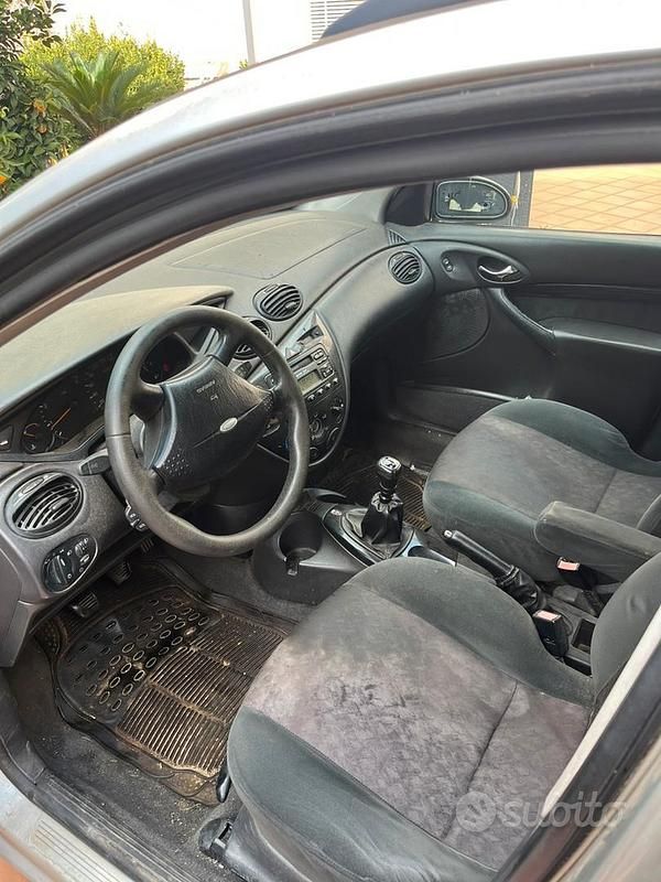 Begagnad Ford Focus 116 HK (85 kW) 2001 Sedan