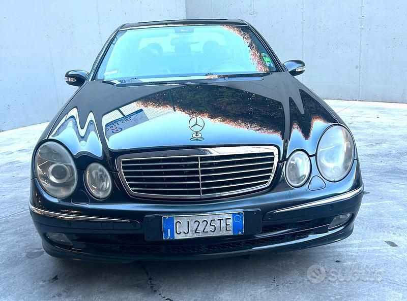 Usata Mercedes E320 204 CV (150 kW) 2003 Nero Berlina
