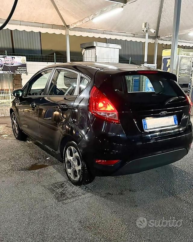 Usata Ford Fiesta 2011 Nero Berlina