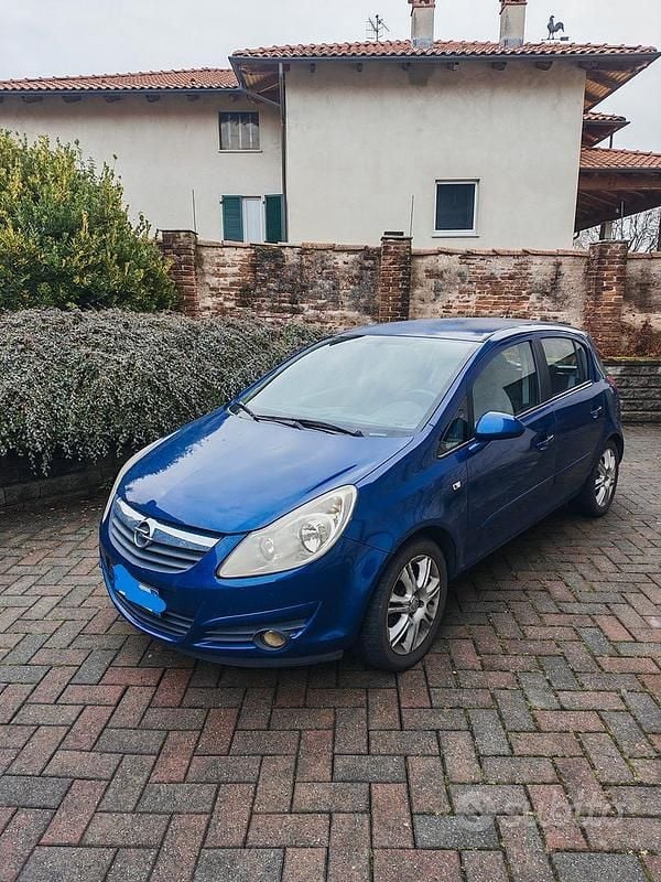 Usata Opel Corsa Cosmo 90 CV (66 kW) 2007 Blu Berlina