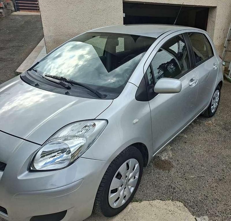 Usata Toyota Yaris Cool 101 CV (74 kW) 2009 Utilitaria