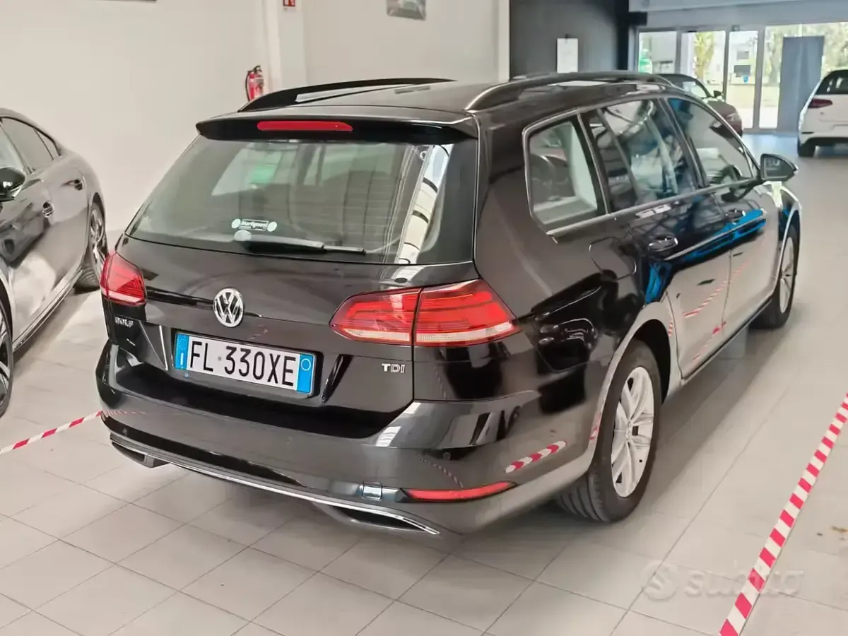 Usata VW Golf VII Executive 116 CV (85 kW) 2017 Nero Station wagon