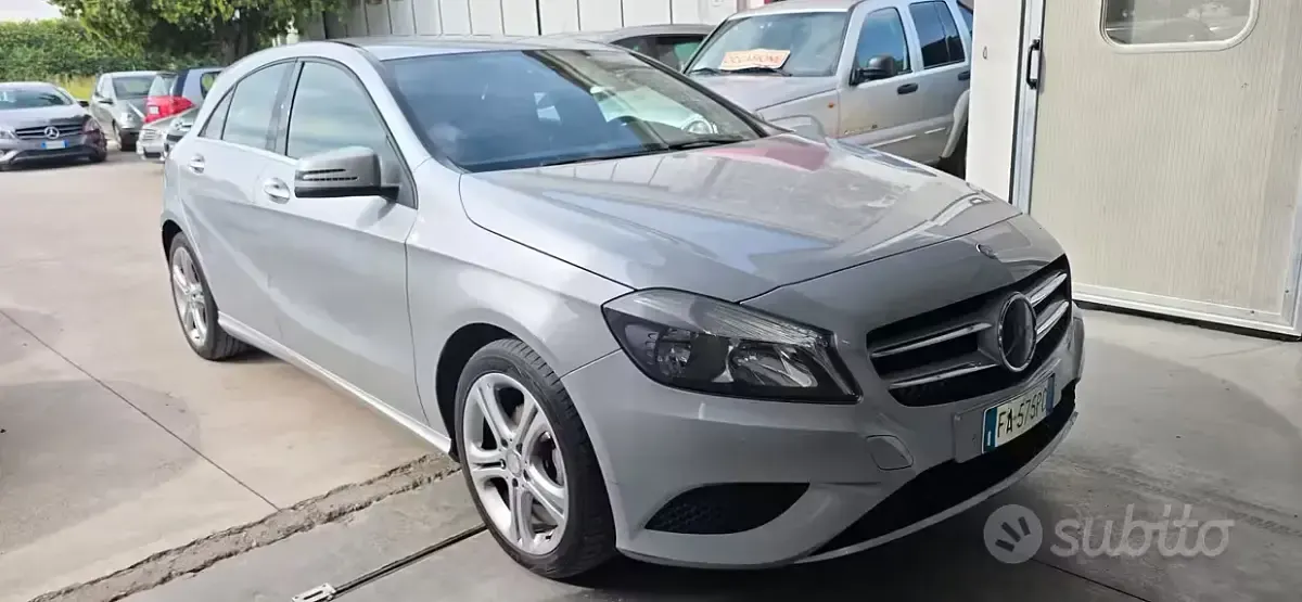 Usata Mercedes A180 Premium 109 CV (80 kW) 2015 Grigio Utilitaria