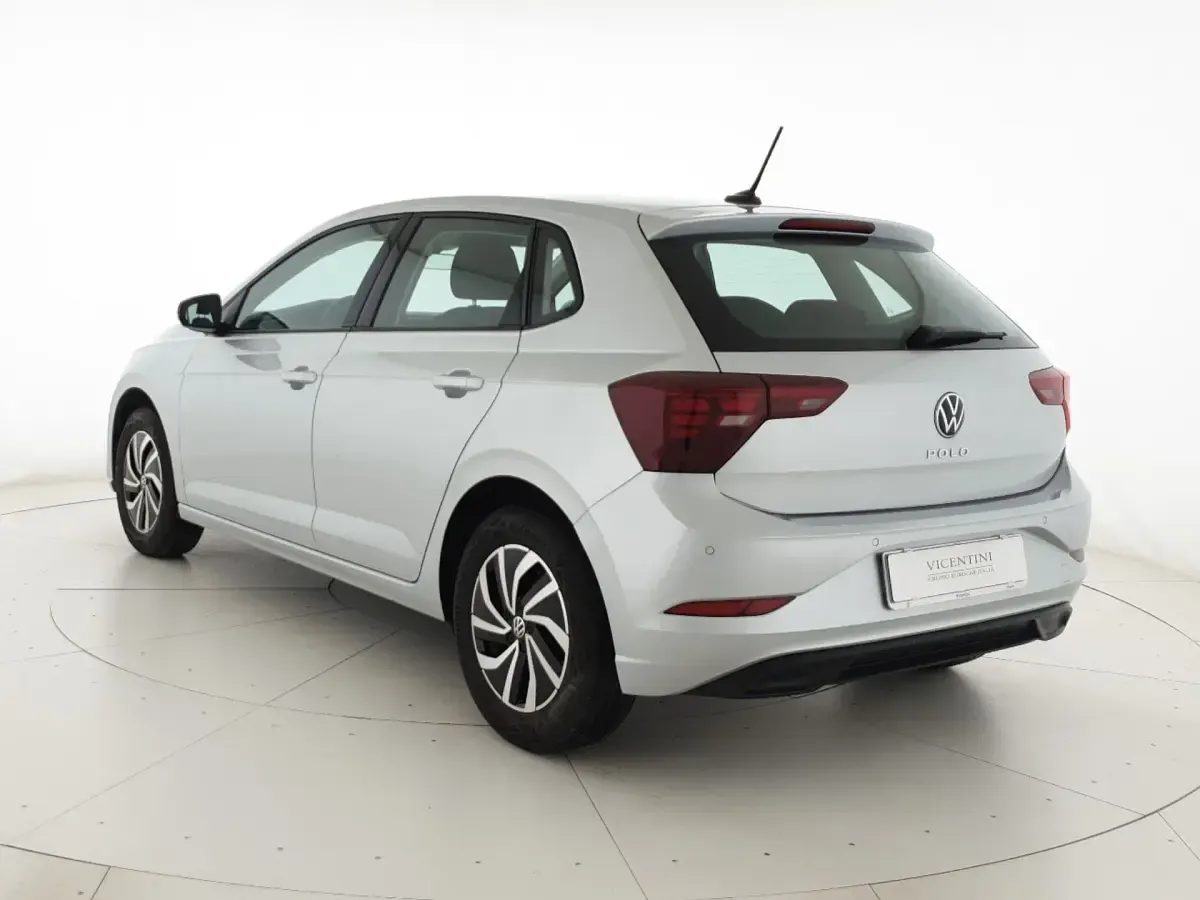 Usata VW Polo Life 95 CV (69 kW) 2025 Reflex silver metallizzato Utilitaria